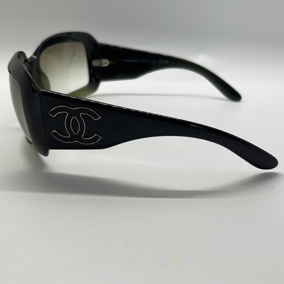 Chanel green sunglasses w/ gradient tint - Picture 7 of 12